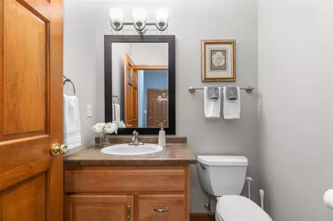 Bath - 520 E Carrington Ln, Appleton, WI 54913 photo 5 of 5