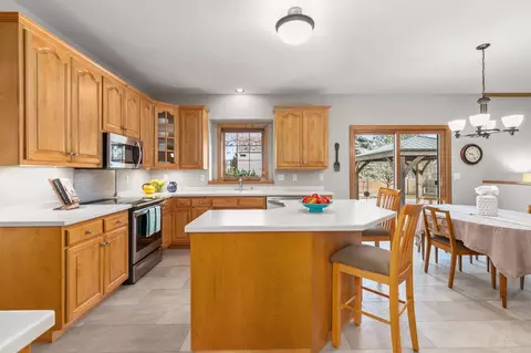 Kitchen - 520 E Carrington Ln, Appleton, WI 54913 photo 4 of 5