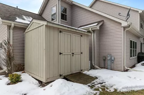 Exterior - 520 E Carrington Ln, Appleton, WI 54913 photo 5 of 13