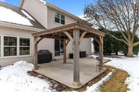 Exterior - 520 E Carrington Ln, Appleton, WI 54913 photo 6 of 13