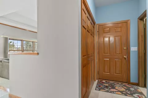 Entry Way - 520 E Carrington Ln, Appleton, WI 54913 photo 6 of 6