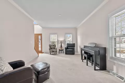 Living - 520 E Carrington Ln, Appleton, WI 54913 photo 2 of 6