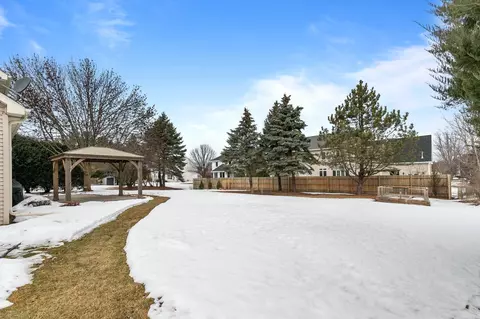Exterior - 520 E Carrington Ln, Appleton, WI 54913 photo 4 of 13