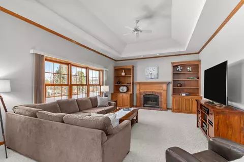 Living - 520 E Carrington Ln, Appleton, WI 54913 photo 3 of 6