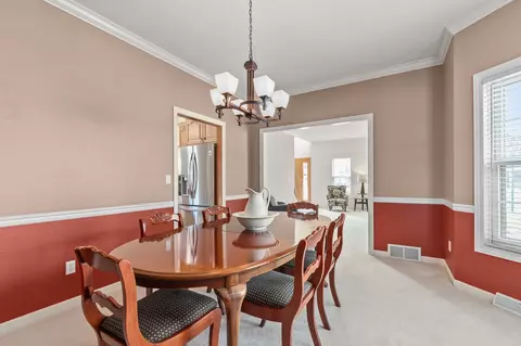 Dining - 520 E Carrington Ln, Appleton, WI 54913 photo 2 of 3