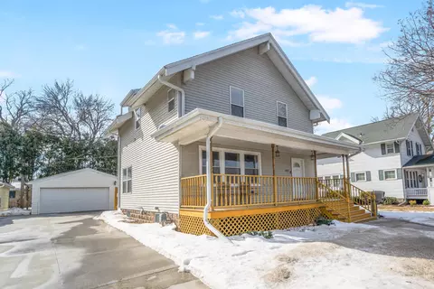 515 Prospect St, Combined Locks, WI 54113