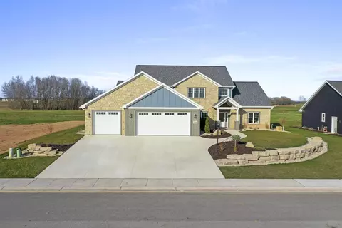 Exterior - 251 Kerrigan Dr, Wrightstown, WI 54180 photo 3 of 10