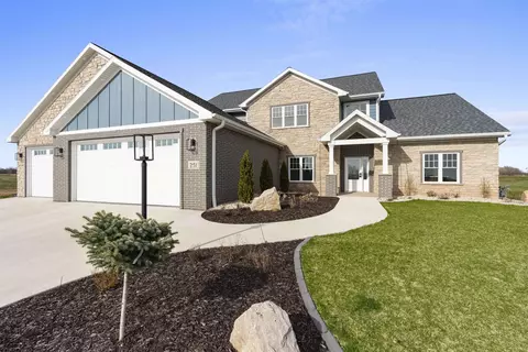 Exterior - 251 Kerrigan Dr, Wrightstown, WI 54180 photo 8 of 10