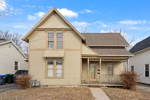 501 W Waupaca St, New London, WI 54961
