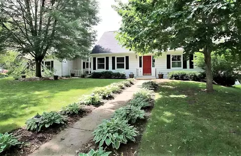 101 Arrowhead Dr, Green Bay, WI 54301