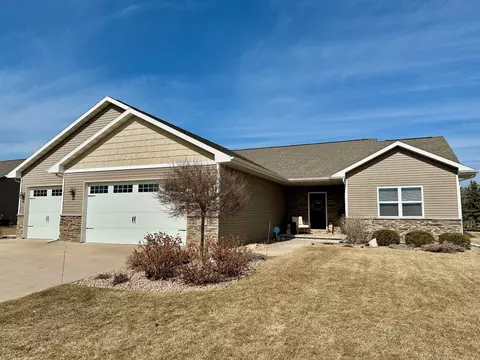 1461 Amendment Dr, Neenah, WI 54956