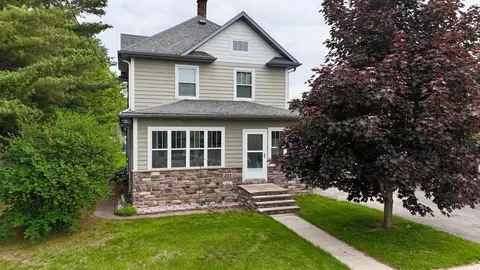 221 E 5th St, Shawano, WI 54166