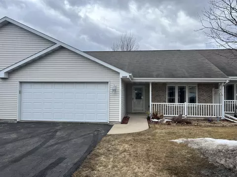 356 Wyldewood Dr #D, Oshkosh, WI 54904