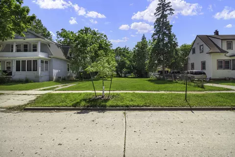 1274 Cherry St, Green Bay, WI 54301