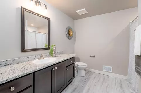 Bath - 5660 N Denali Ln, Appleton, WI 54913 photo 4 of 4