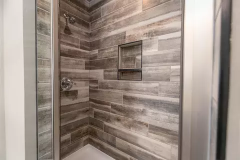 Bath - 5660 N Denali Ln, Appleton, WI 54913 photo 2 of 4