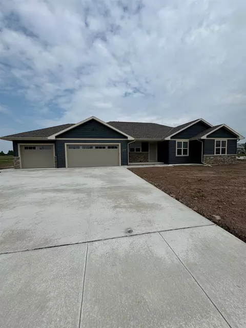 1508 Frontier Rd, Luxemburg, WI 54217