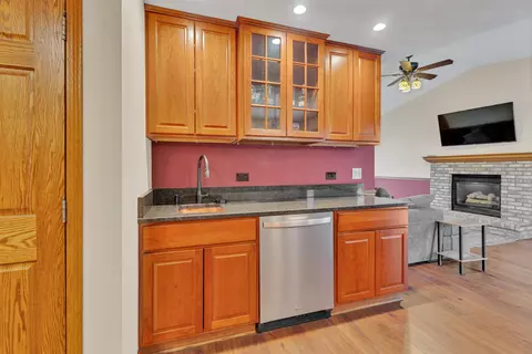 n9677 Golden Way, Appleton, WI 54915 photo 8