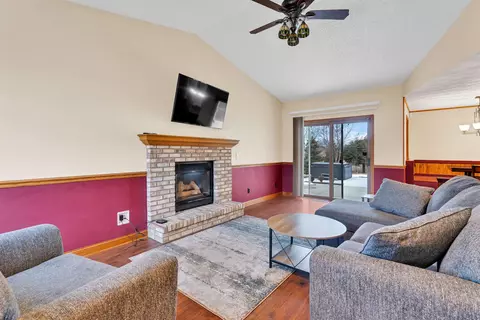 n9677 Golden Way, Appleton, WI 54915 photo 2