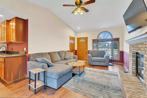 n9677 Golden Way, Appleton, WI 54915 photo 3