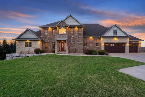 3675 Dickinson Rd, De Pere, WI 54115
