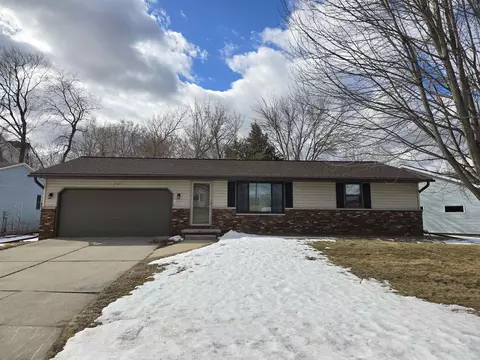 2484 Vagabond St, Green Bay, WI 54302