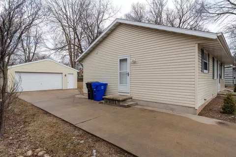 1706 S Memorial Dr, Appleton, WI 54915 photo 2