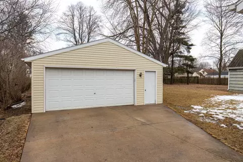 1706 S Memorial Dr, Appleton, WI 54915 photo 3
