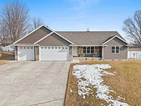 1850 Pink Dogwood Way, Green Bay, WI 54313