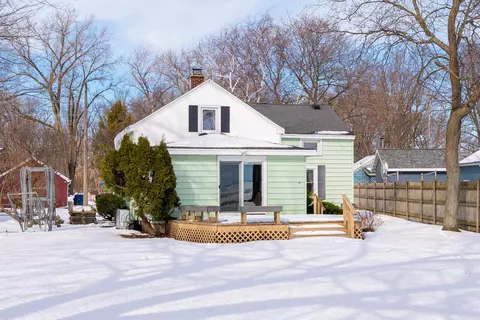 1813 Brighton Beach Rd, Menasha, WI 54952
