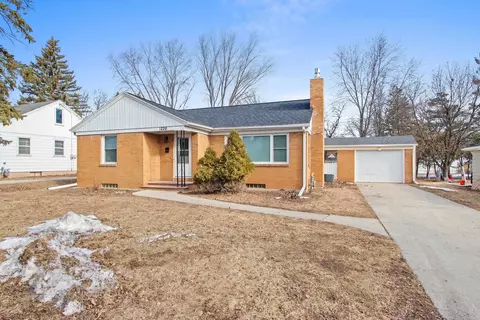 1226 Dousman St, Green Bay, WI 54303