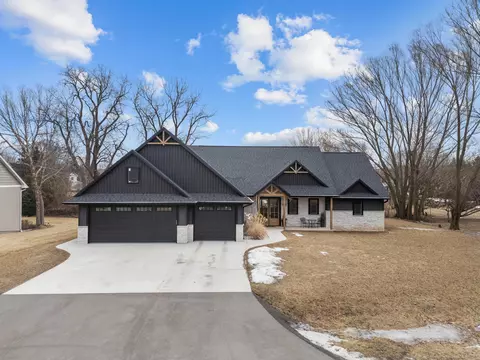 1858 Sunkist Rd, Oshkosh, WI 54904