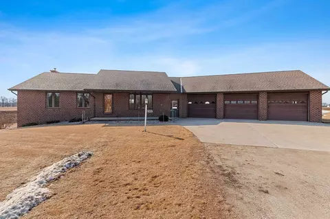 3678 Phillips Rd, Green Bay, WI 54311