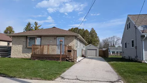 3612 W Marshall St, Manitowoc, WI 54220