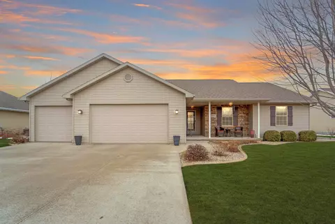n9031 Blackoak Street, Menasha, WI 54952