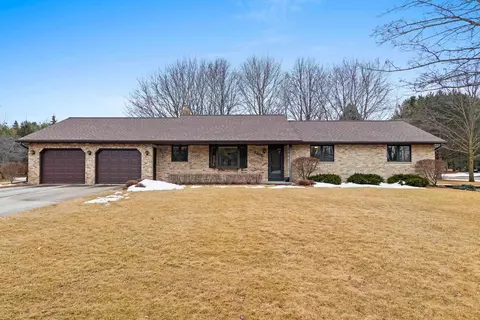 2485 Stonegate Dr, Green Bay, WI 54313
