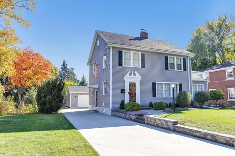 2367 Jourdain Ln, Green Bay, WI 54301