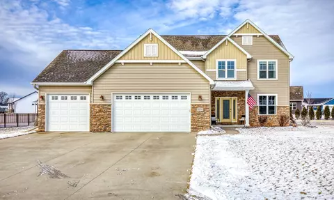 1974 Big Bend Dr, Neenah, WI 54956