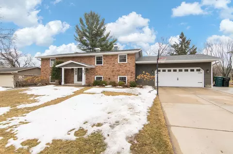 3119 Molly Brown Ln, Green Bay, WI 54313