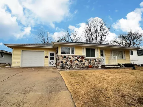 323 Madison Ave, Omro, WI 54963