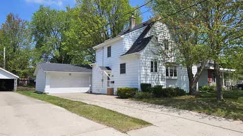 523 W 2nd St, Shawano, WI 54166