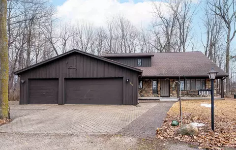 9680 Oakwood Ave, Neenah, WI 54956