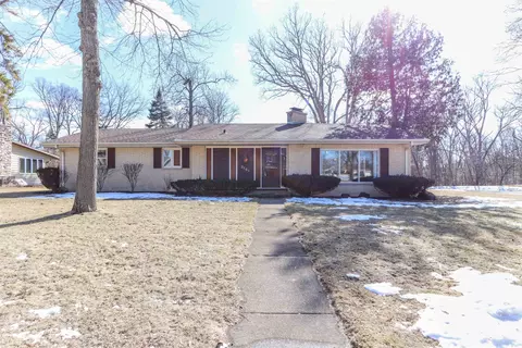 2101 Edgewood Ct, Kaukauna, WI 54130