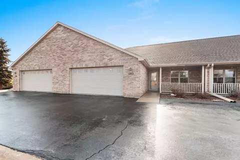 1353 Pond View Cir, De Pere, WI 54115