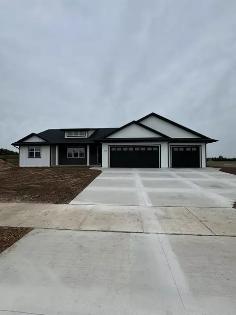 1231 Putnam Dr, Pulaski, WI 54162