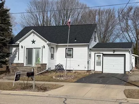 133 W Pine St, Gillett, WI 54124