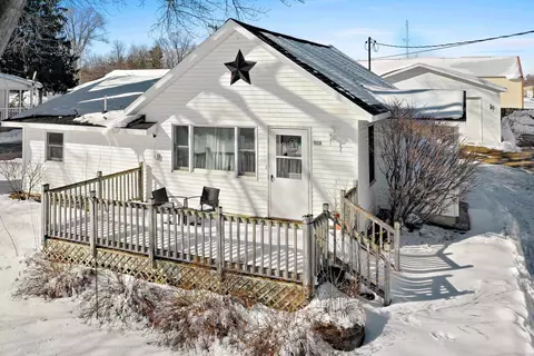 103 E Madison St, Clintonville, WI 54929