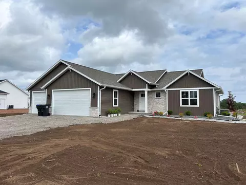 1772 Legacy Ln, Neenah, WI 54956