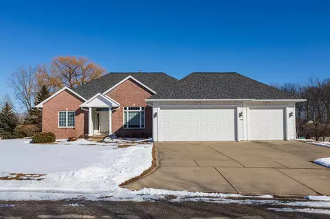 1582 Meadow Wood Ct, Green Bay, WI 54313