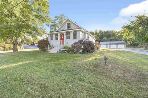 3234 Lakeview Dr, Suamico, WI 54173